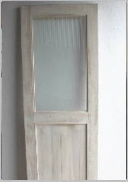 木製がかわいいドア