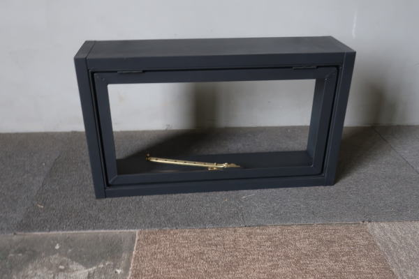 アイアンスイング窓木枠付き103 md-d103(小ぶり・ブラック・押上スイング窓・木枠付き)