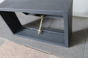 アウトレット建材でコスパに優れたアイアン窓(現品限り)