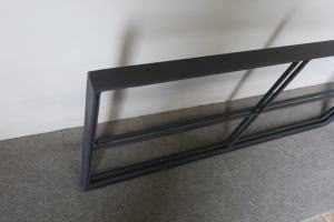 インダストリアル／メンズテイストに合うアイアン窓の雰囲気