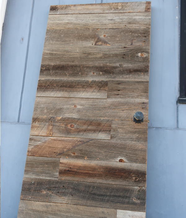 古材を横貼りにしたアンティークWOODドア,重厚感のある建具