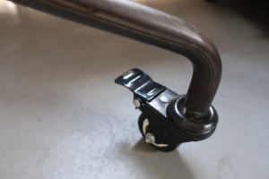 店舗什器やアトリエに映えるヴィンテージ感のある椅子