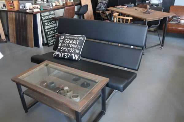 現品限り特価のインダストリアルソファ 展示見本品