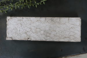 ガーデンのグリーンと合わせて飾れる雰囲気のあるミニ看板