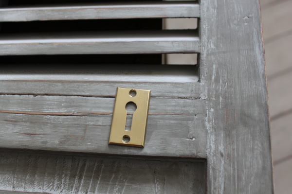 ドアや家具に付けたい鍵穴プレート