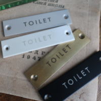 シンプルなトイレのサインプレート