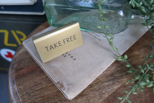 ショップで使いたいTAKE FREEサイン