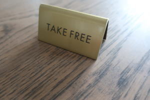 ショップで使いたいTAKE FREEサイン