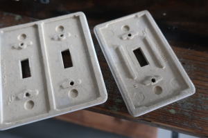 セラミック素材のスイッチプレート 2口タイプ・雰囲気のある白