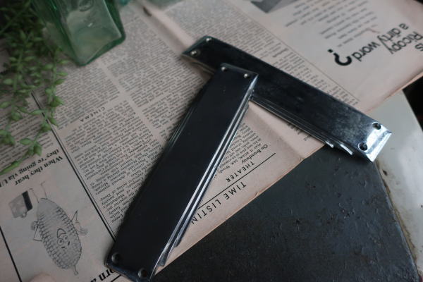 店舗や住宅ドアに合う昭和レトロ金物