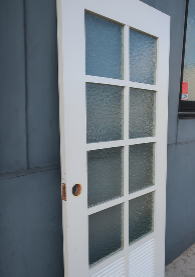 ホワイト塗装のアンティークガラスドア｜明るい空間づくりに最適