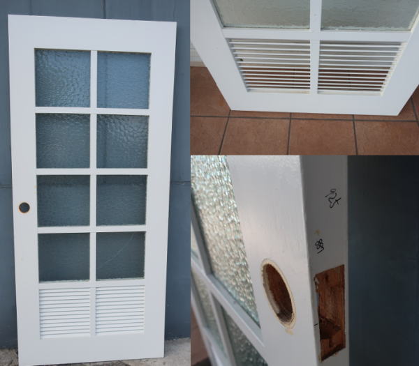 ルーバー付きホワイトドア、店舗設営に映える建具