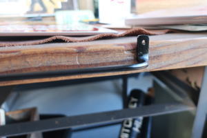 棚の落下防止バーとして使えるアイアンバー w710mm