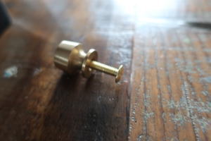 ナチュラルな素材感とアンティーク風味を持つ取っ手パーツ