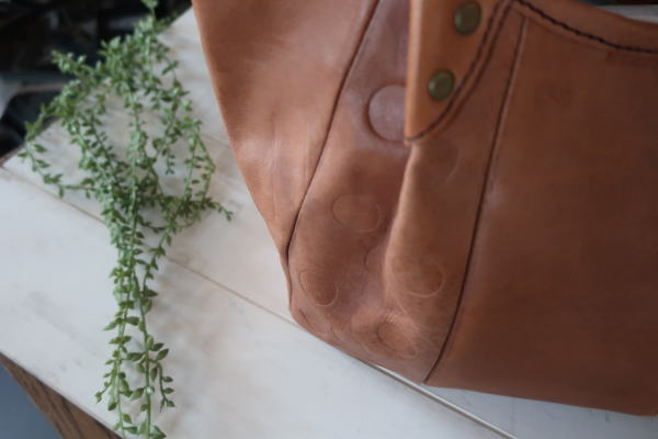 収納力のあるレザ―トートバック